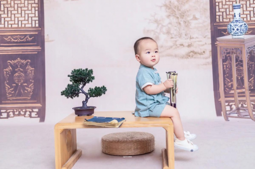 舟山宝宝眼睛肿是什么原因